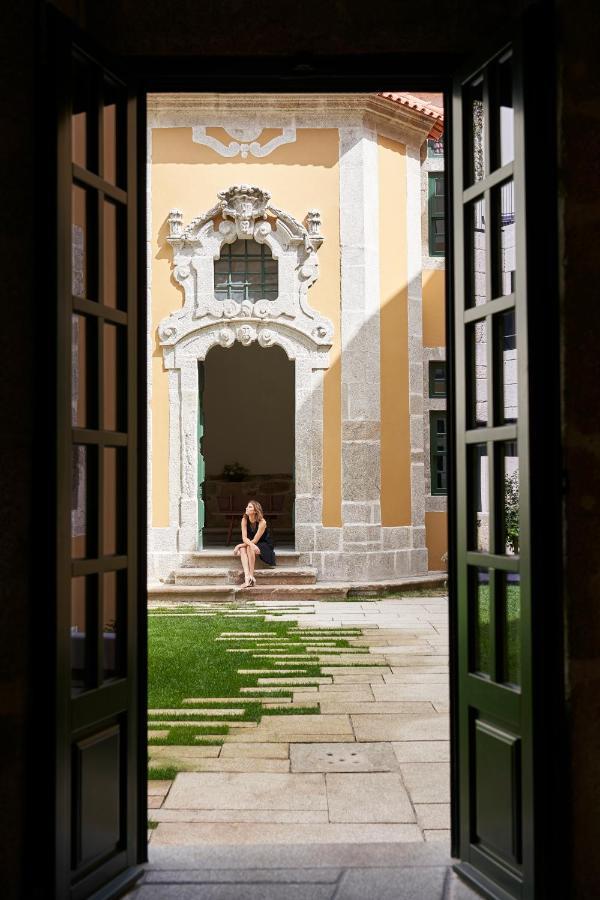 Portobay Flores Extérieur photo The courtyard of the museum