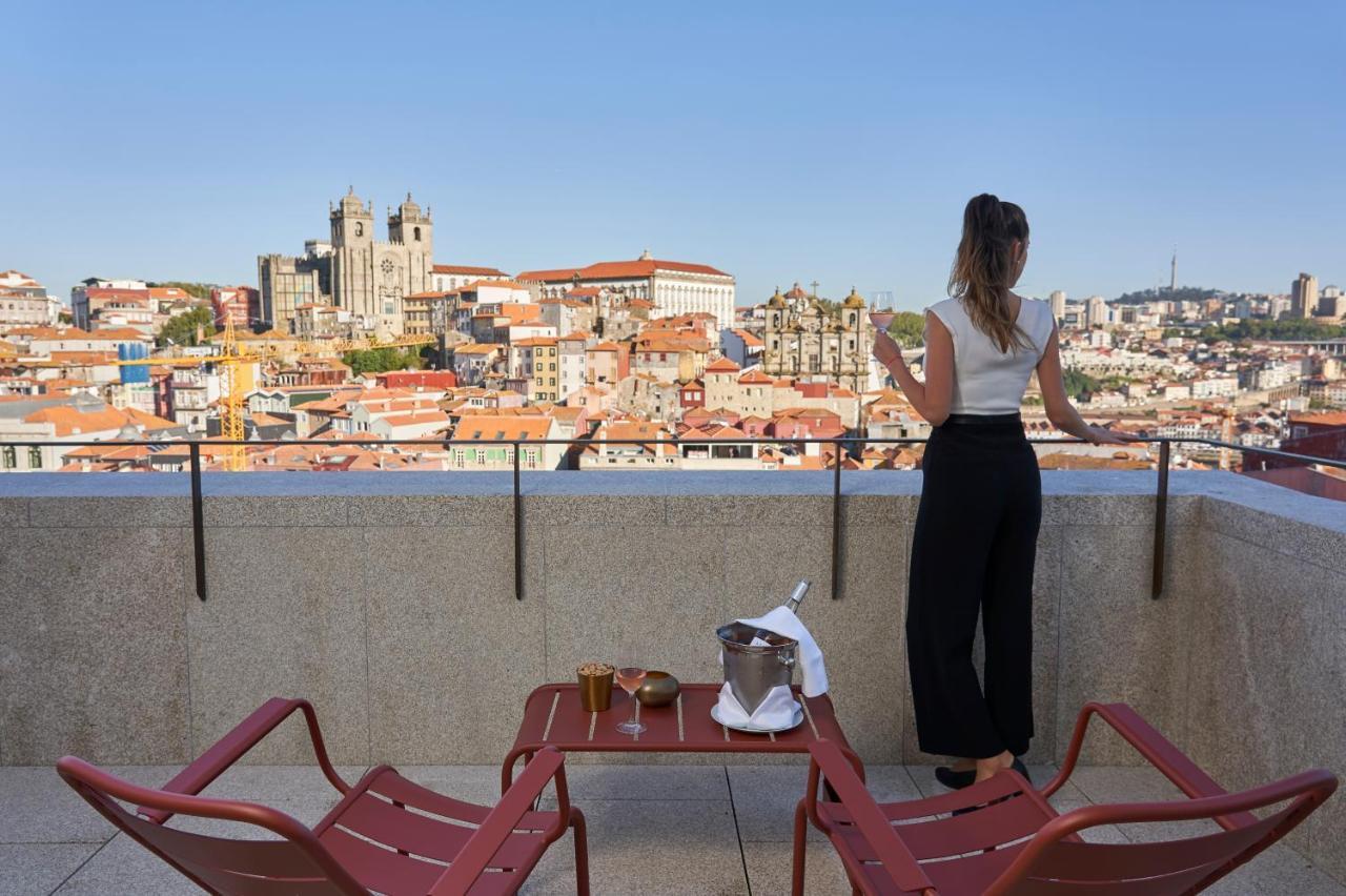 Portobay Flores Extérieur photo The view from the rooftop terrace