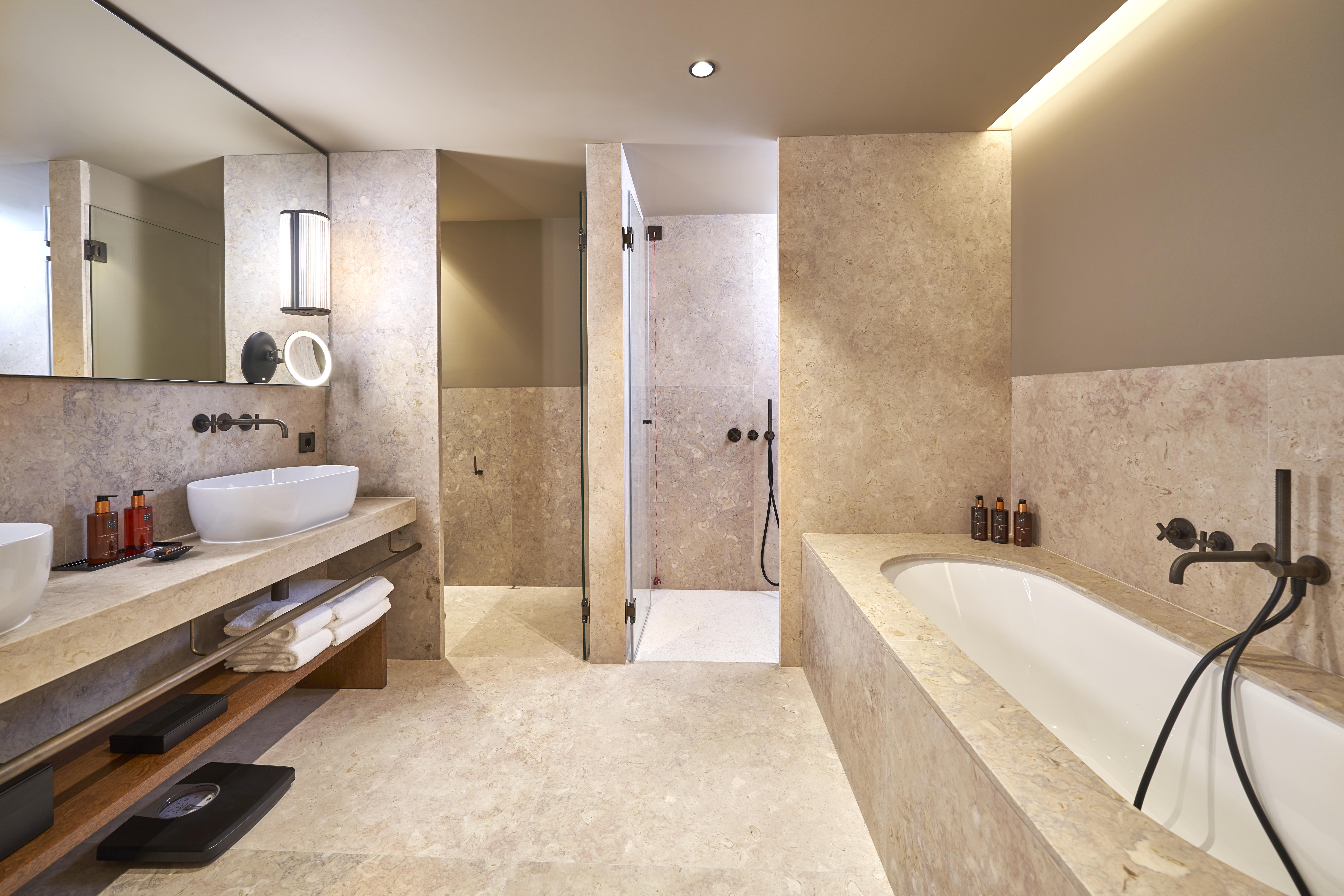 Portobay Flores Extérieur photo Bathroom