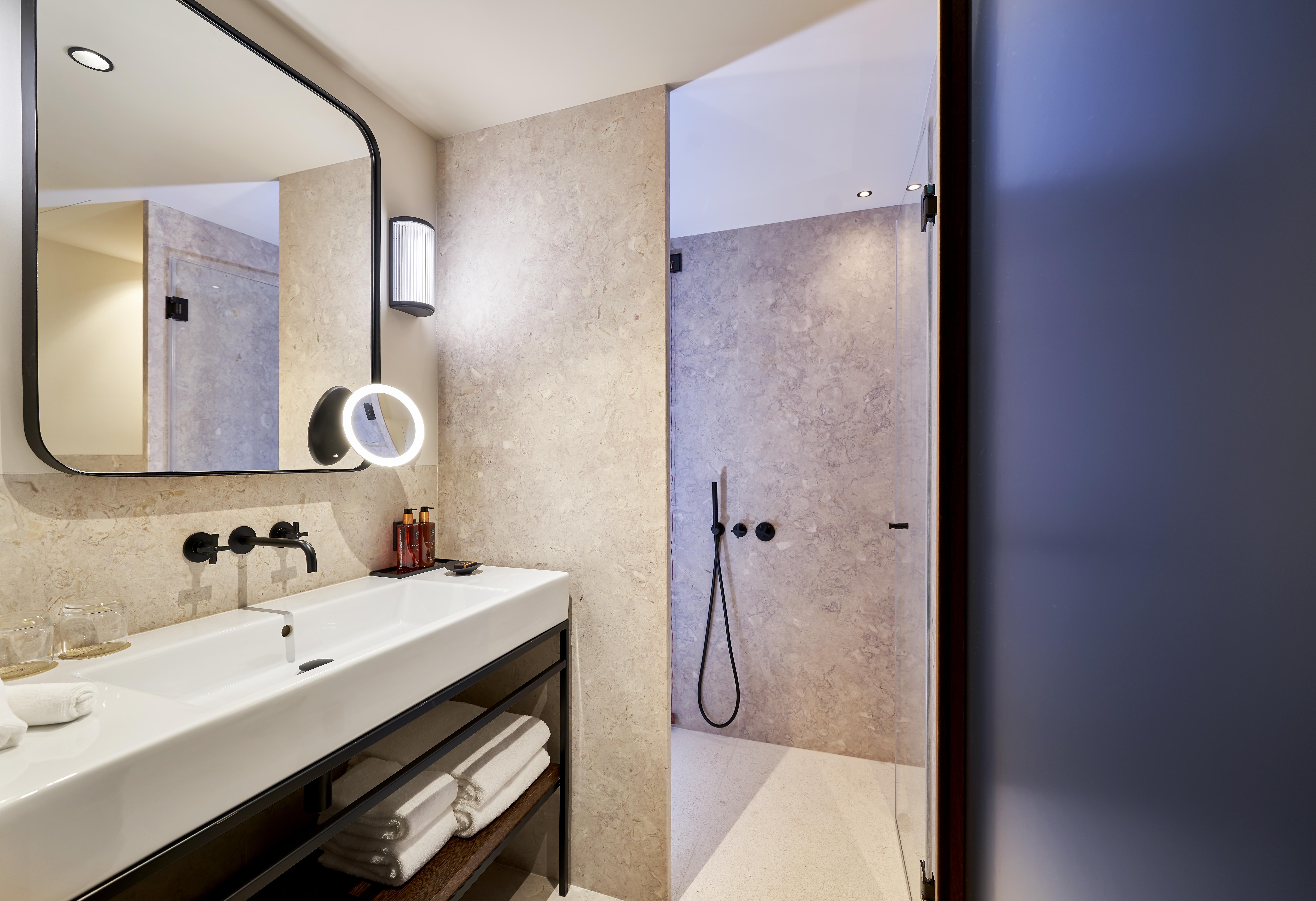 Portobay Flores Extérieur photo Bathroom