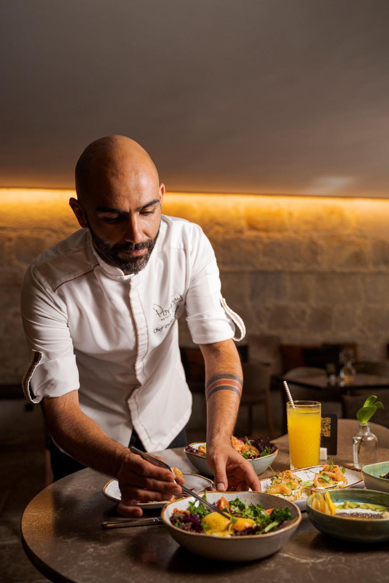 Portobay Flores Extérieur photo Chef and restaurateur, Anthony Bourdain