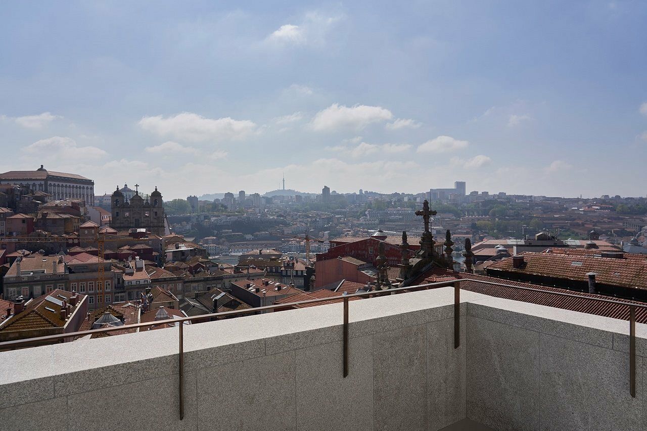 Portobay Flores Extérieur photo View of the city from the rooftop of the hotel